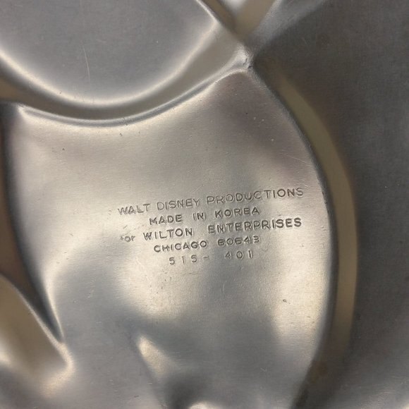 WILTON Winnie The Pooh Gold Cake Pan 515-401 - Picture 3 of 4